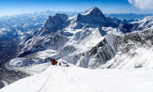 how many people have successfully climbed mount everest